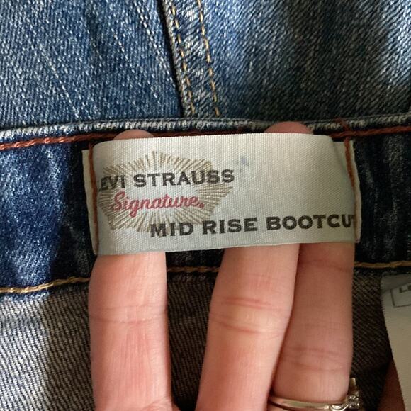 Levi Mid Rise Bootcut Jeans, Size 12 - Picture 5 of 7